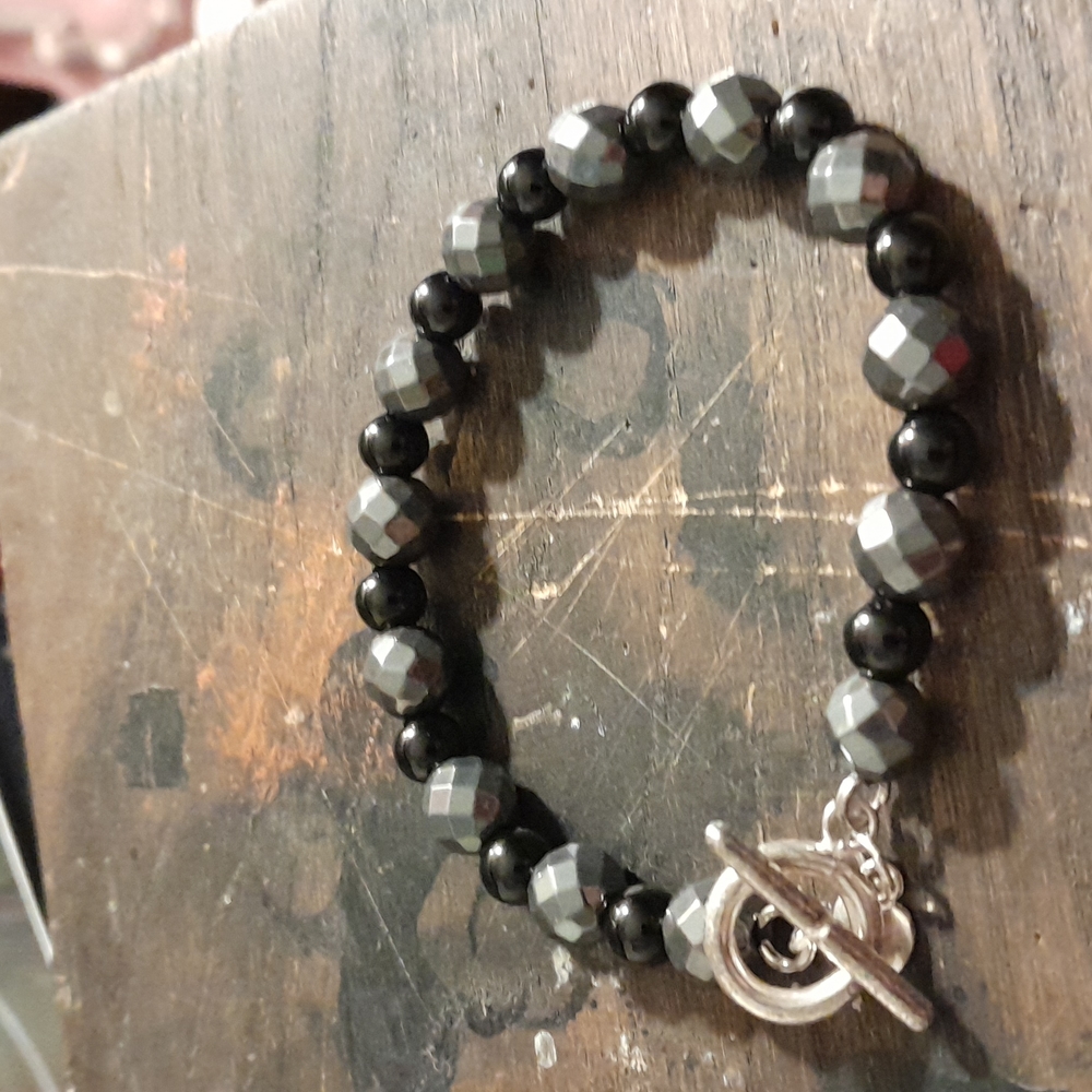 Stretched bracelet